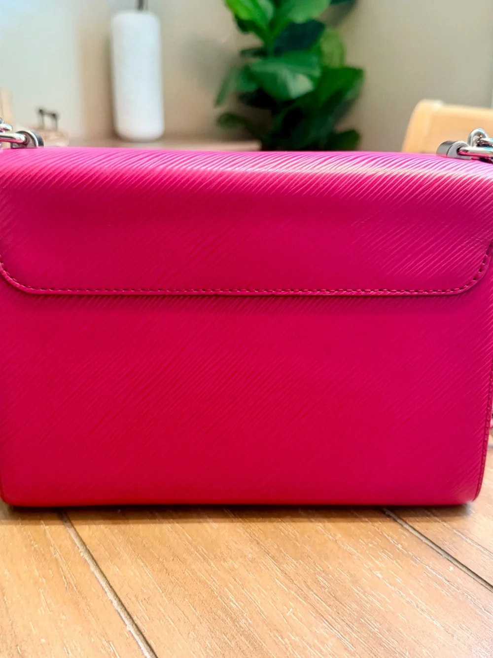 Louis Vuitton Fuchsia Epi Leather Chain Shoulder Bag